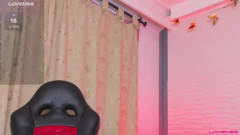 hot_dreams_x online show from January 3, 7:50 pm