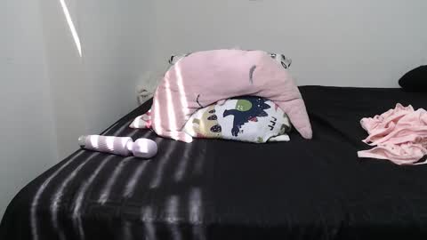 Snapshot of hot_mommymia chatting on October 18, 3:49 pm Mia online show from October 18, 3:49 pm