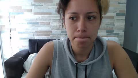 Snapshot of hot_mommymia chatting on October 4, 6:17 pm Mia online show from October 4, 6:17 pm