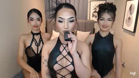 hot_nikki69 online show from March 27, 8:10 pm