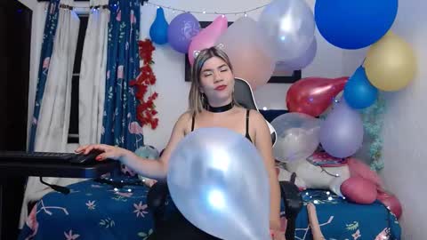 Snapshot of hot_sexy_bunny chatting on February 6, 12:11 am hot sexy bunny online show from February 6, 12:11 am