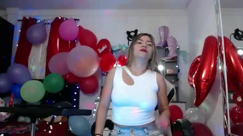 Snapshot of hot_sexy_bunny chatting on February 12, 12:44 pm hot sexy bunny online show from February 12, 12:44 pm