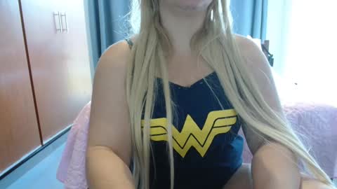Snapshot of hot_wiffe chatting on October 3, 7:00 pm couple without tabus online show from October 3, 7:00 pm