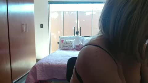 Snapshot of hot_wiffe chatting on September 14, 1:12 pm couple without tabus online show from September 14, 1:12 pm