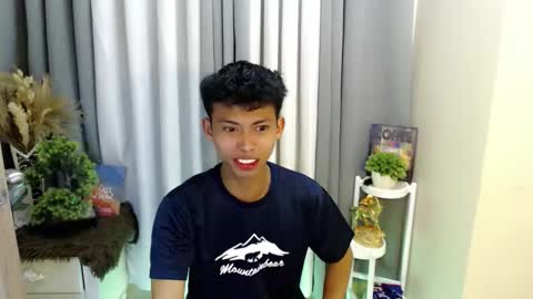 hotasian_richard online show from April 9, 11:05 am