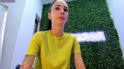 hotfallingdevil online show from September 11, 11:22 am