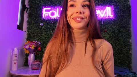 hotfallingdevil online show from March 24, 5:24 am