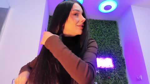 hotfallingdevil online show from January 11, 6:19 am