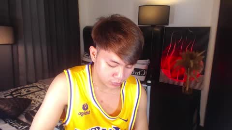 Snapshot of hotfucker_drei chatting on October 3, 8:00 am hotfucker_drei online show from October 3, 8:00 am