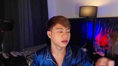 Snapshot of hotfucker_drei chatting on October 23, 5:42 am hotfucker_drei online show from October 23, 5:42 am