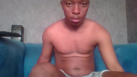 Snapshot of hotguyy001 chatting on February 26, 10:27 am hotguyy001 online show from February 26, 10:27 am