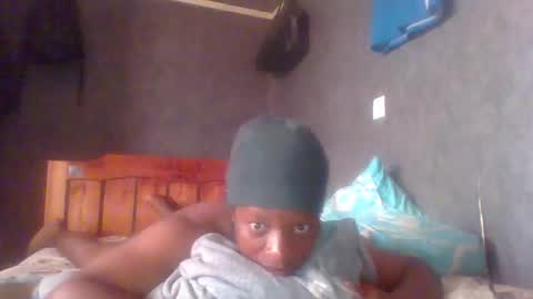 Snapshot of hotguyy001 chatting on February 18, 1:55 pm hotguyy001 online show from February 18, 1:55 pm
