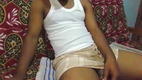 hotguyy001 online show from January 16, 4:10 am
