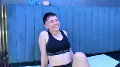 hannah online show from February 12, 3:43 am