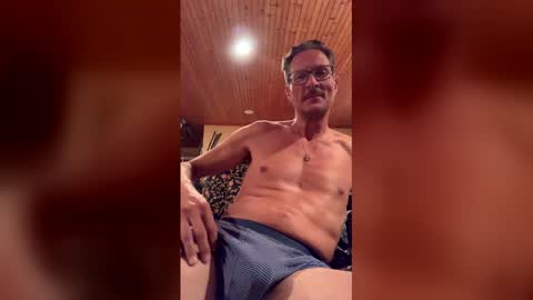 hothorneydaddy1973 online show from May 18, 1:37 am