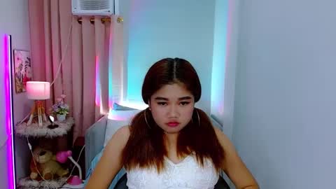 Layla online show from December 7, 1:57 pm