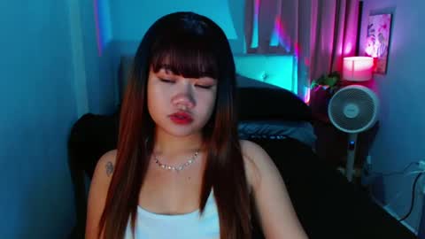 Layla online show from March 2, 1:27 pm