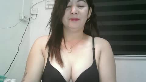 Snapshot of hotmamajen4u chatting on October 19, 12:59 am hotmamajen4u online show from October 19, 12:59 am