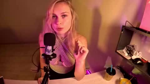 hotprincess2hot online show from November 29, 12:57 pm