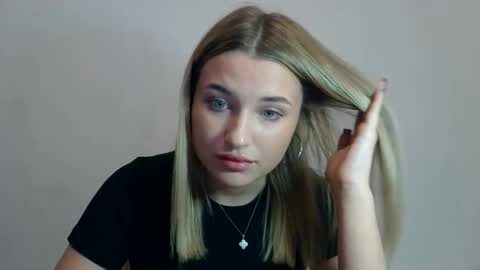 Stella online show from October 26, 9:36 pm