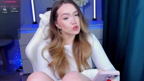 hello Im Eva online show from November 8, 2:53 pm