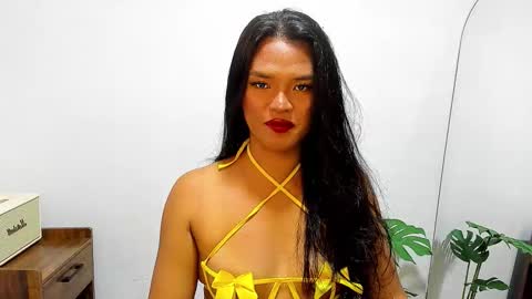 Snapshot of hottieelijah760282 chatting on October 19, 1:16 pm Maxine online show from October 19, 1:16 pm