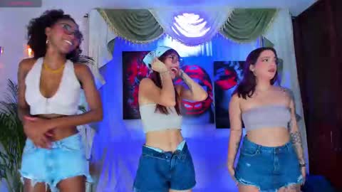 hotties_kittens18 online show from September 24, 4:14 pm