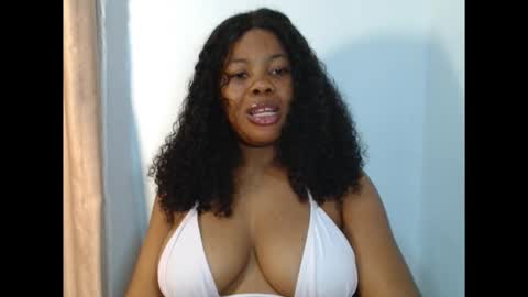 hotty_lora889 online show from September 13, 10:34 pm
