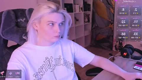 Nessie and Jessie online show from February 19, 3:49 pm