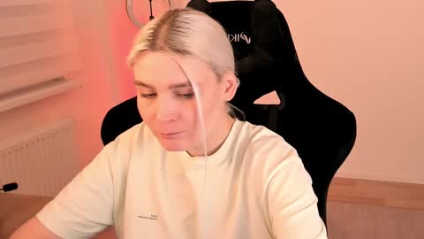 Nessie and Jessie online show from February 23, 4:13 pm