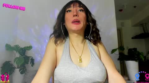 Snapshot of hottycrishinaxx chatting on February 1, 3:08 am crishinahotty online show from February 1, 3:08 am