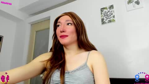 Snapshot of hottycrishinaxx chatting on October 12, 5:00 am crishinahotty online show from October 12, 5:00 am