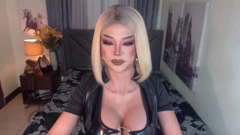 Christine online show from January 12, 2:52 pm