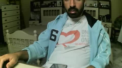 hugeveiny online show from November 5, 1:46 pm