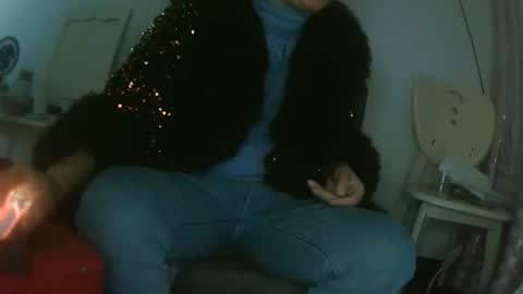 hujiajia520321431 online show from March 13, 12:19 pm