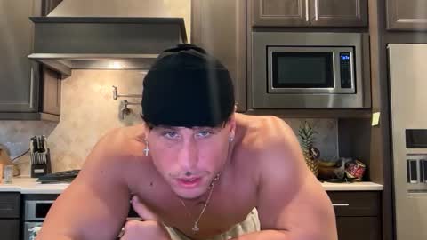 Snapshot of hungkingg22 chatting on October 23, 6:20 pm hungkingg22 online show from October 23, 6:20 pm