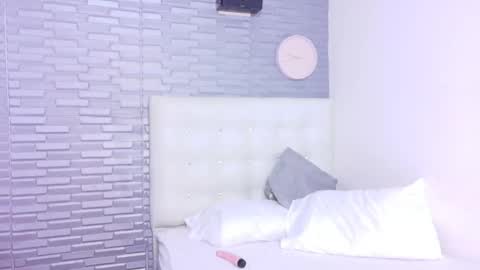 Snapshot of hungry_pussy18 chatting on October 13, 1:24 pm sasha online show from October 13, 1:24 pm