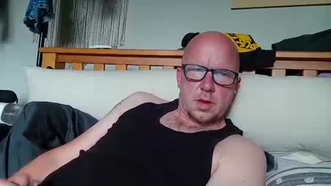 HuingsingleDad79 online show from June 26, 3:28 pm