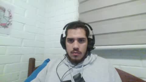 Snapshot of hungweeb chatting on December 7, 12:46 am Rod online show from December 7, 12:46 am