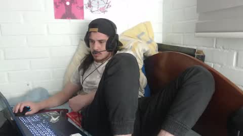 Snapshot of hungweeb chatting on February 12, 4:12 am Rod online show from February 12, 4:12 am