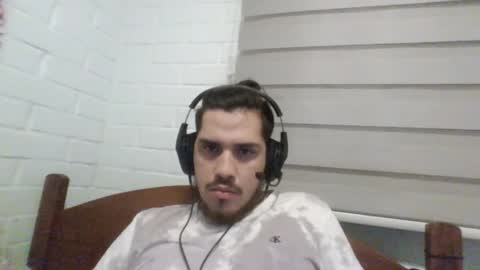 Snapshot of hungweeb chatting on December 4, 1:19 am Rod online show from December 4, 1:19 am