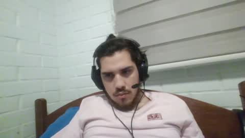 Snapshot of hungweeb chatting on December 6, 2:51 am Rod online show from December 6, 2:51 am