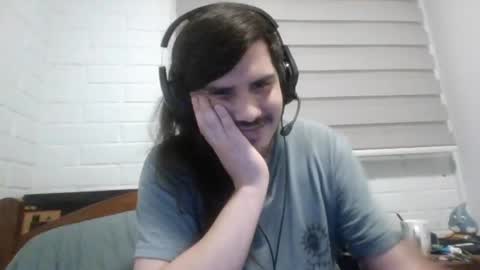 Snapshot of hungweeb chatting on October 16, 4:01 am Rod online show from October 16, 4:01 am