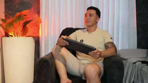 hunk_ryan online show from November 12, 12:29 pm