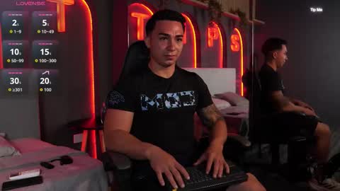 hunk_ryan online show from December 20, 1:07 pm