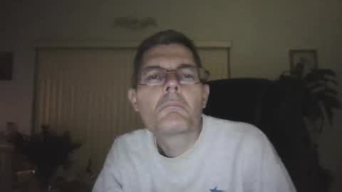 hunkmasclefad458 online show from April 2, 5:15 am