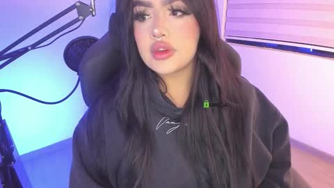 Snapshot of i_am_ari chatting on October 1, 1:05 am Ari online show from October 1, 1:05 am