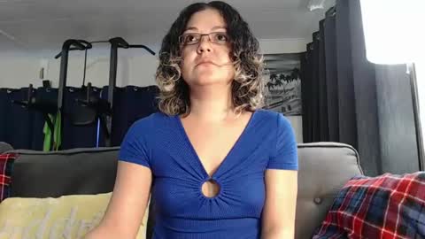 Snapshot of i_fetishize_u chatting on February 25, 5:08 pm ShortStuff online show from February 25, 5:08 pm