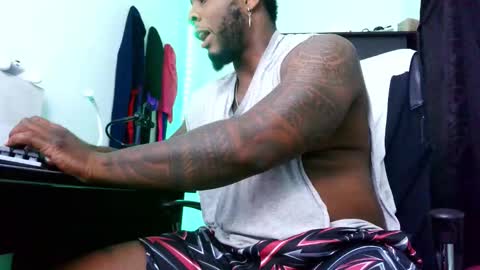 Mr H Independent model online show from October 29, 12:12 am