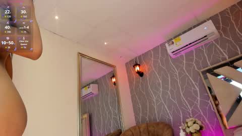 iam_nicolle online show from February 5, 1:25 pm